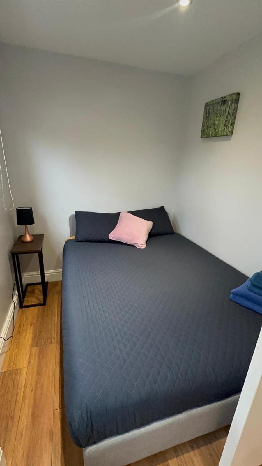 2 Bedroom Apartment Chiswick Park Tube Station ลอนดอน ภายนอก รูปภาพ
