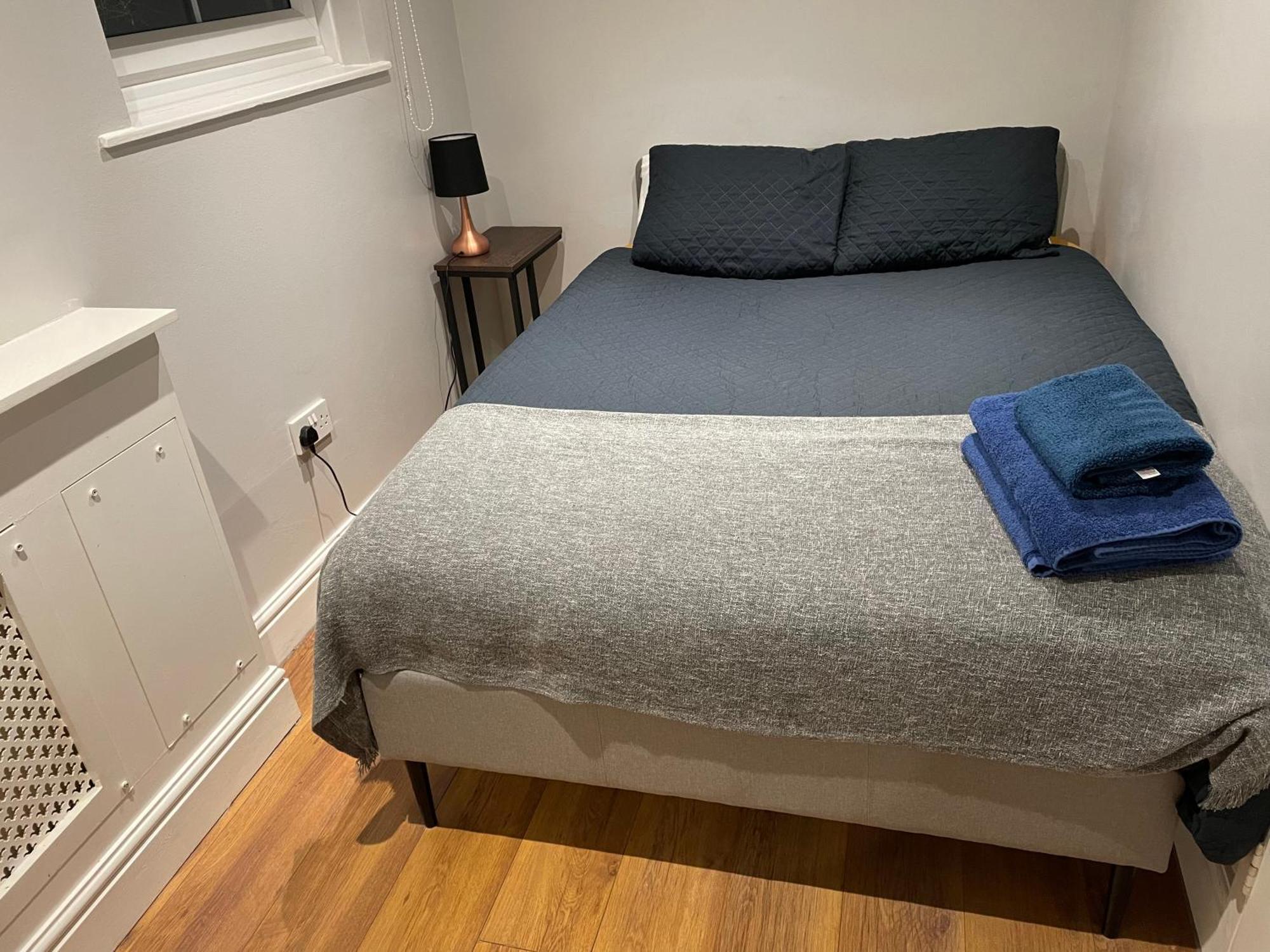 2 Bedroom Apartment Chiswick Park Tube Station ลอนดอน ภายนอก รูปภาพ