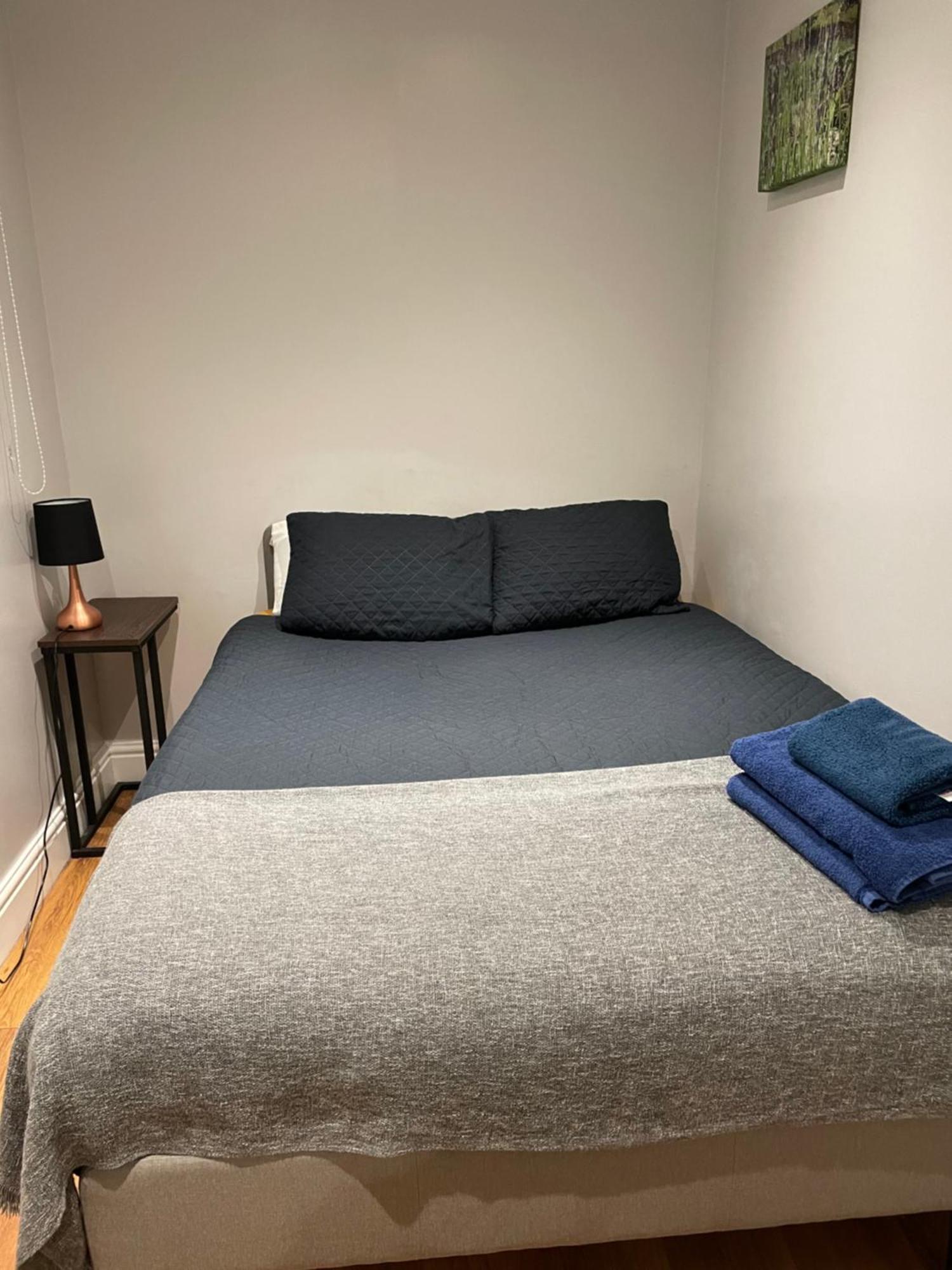 2 Bedroom Apartment Chiswick Park Tube Station ลอนดอน ภายนอก รูปภาพ