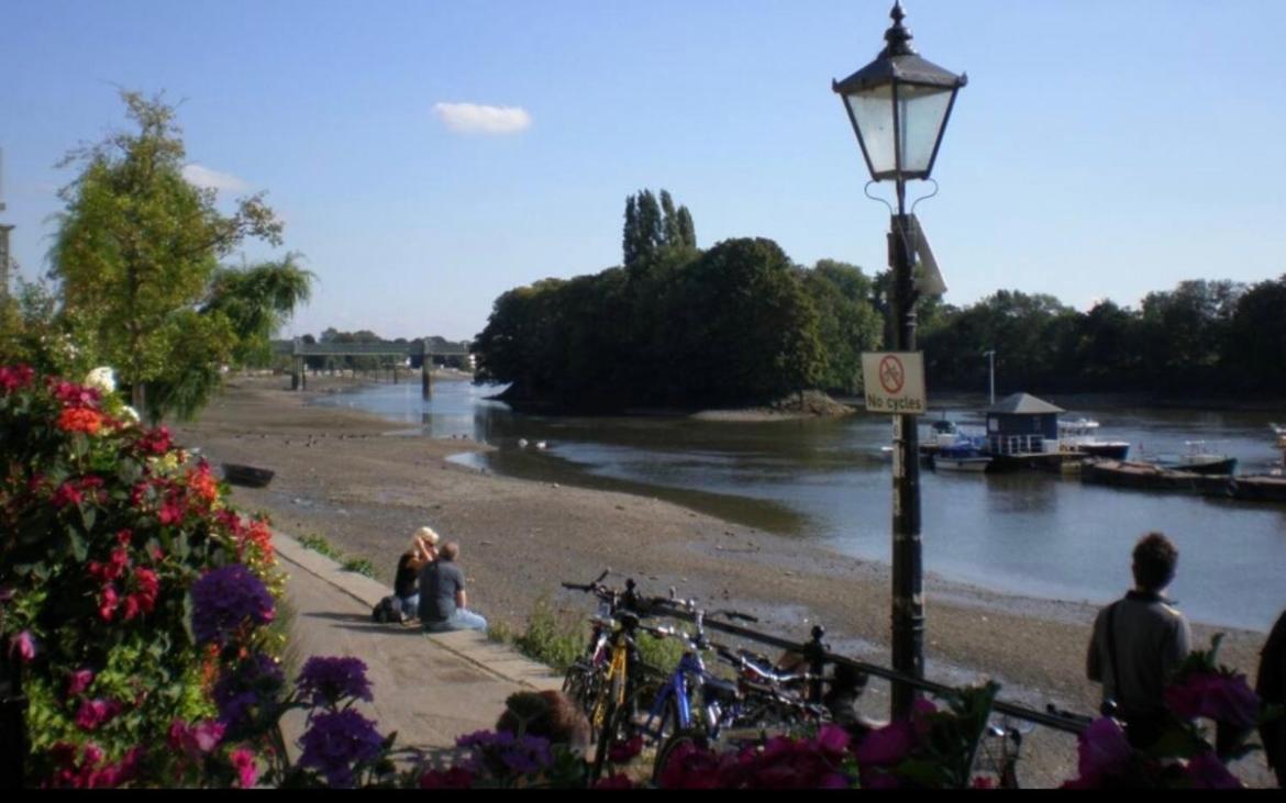 2 Bedroom Apartment Chiswick Park Tube Station ลอนดอน ภายนอก รูปภาพ