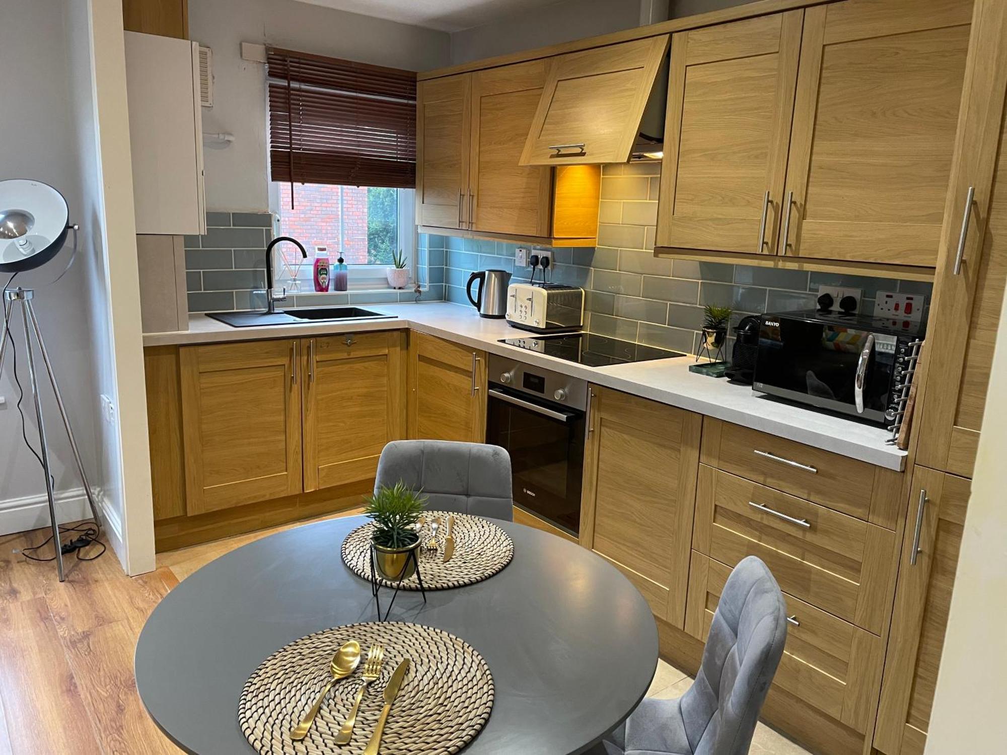 2 Bedroom Apartment Chiswick Park Tube Station ลอนดอน ภายนอก รูปภาพ